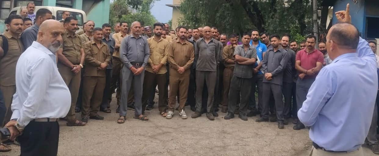 Transport workers' gate meetings continue for the 15th day.