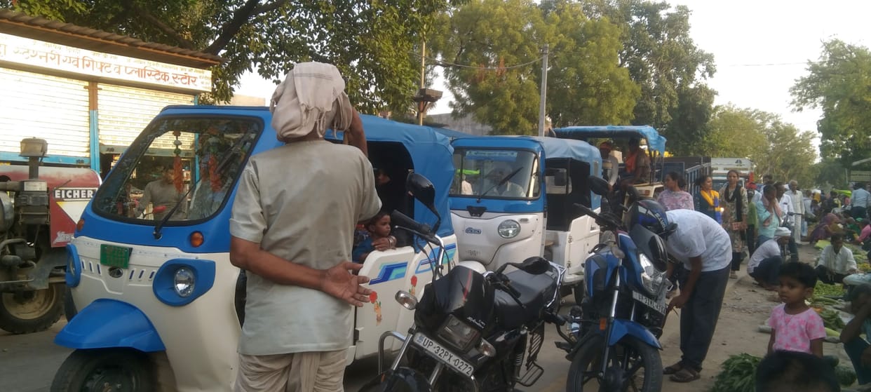 People in Hardoiya troubled by traffic jams on weekly market day