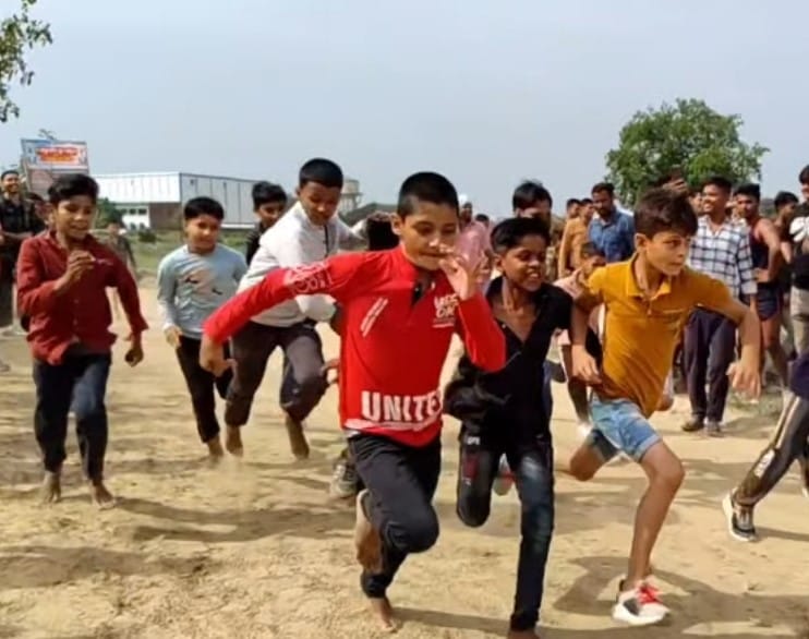 Payal, Raghu, and Manav emerged victorious in the 1600-meter race.