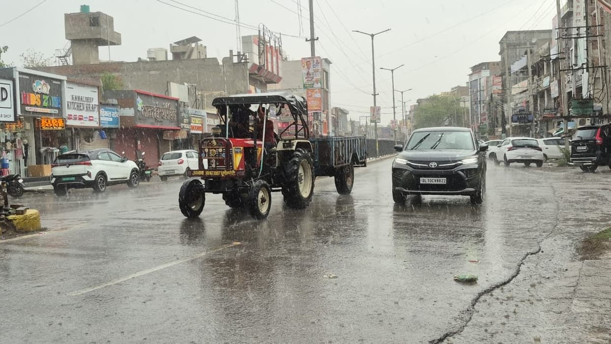 Rain fell for the second consecutive day; a 10-to-15-minute spell brought relief from the heat.