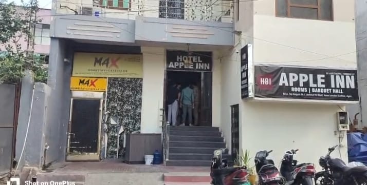Blood-stained body of a Delhi youth found on the roof of a hotel in Tajganj.