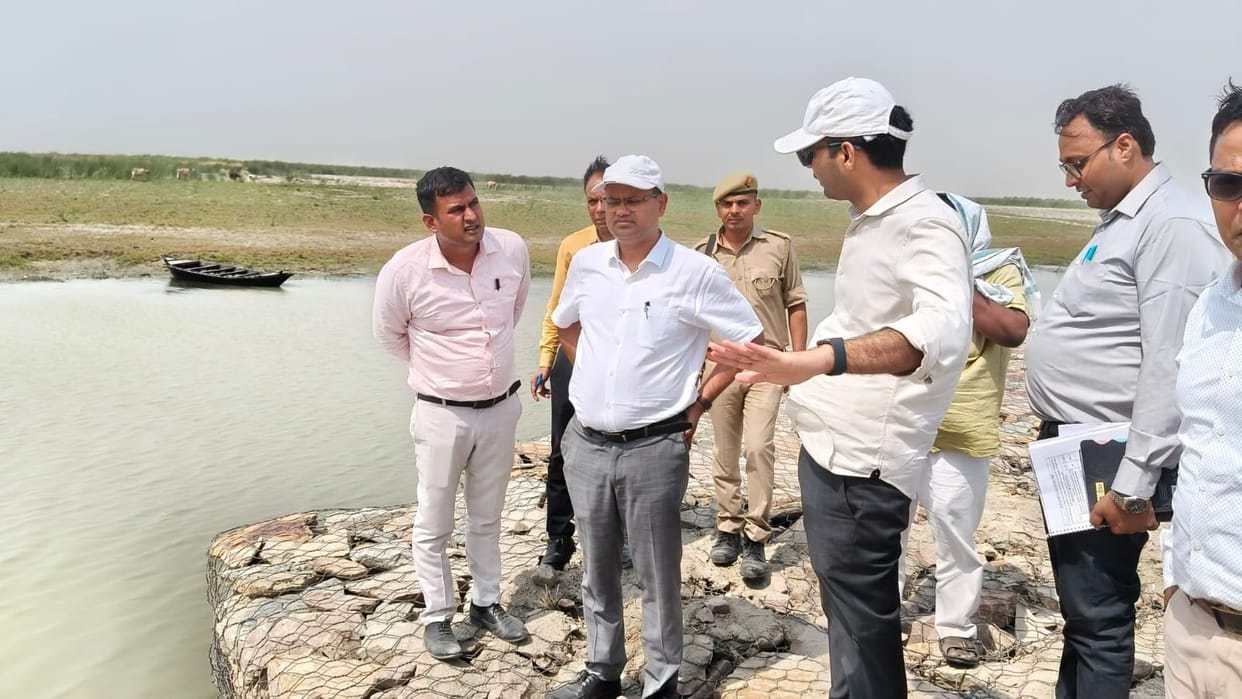 The DM visited the flood-affected area and listened to the villagers' problems