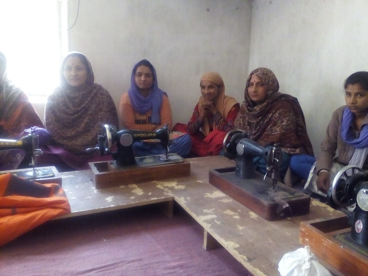 उधमपुर। सेवा भारती उधमपुर की निःशुल्क सिलाई प्रशिक्षण पहल की लाभार्थी महिलाएं : आयोजक