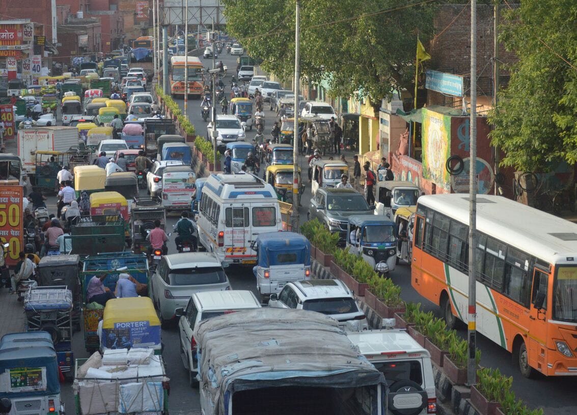 Jammu-bound vehicles halted near J-K's Navyug Tunnel, thousands of passengers stranded Srinagar