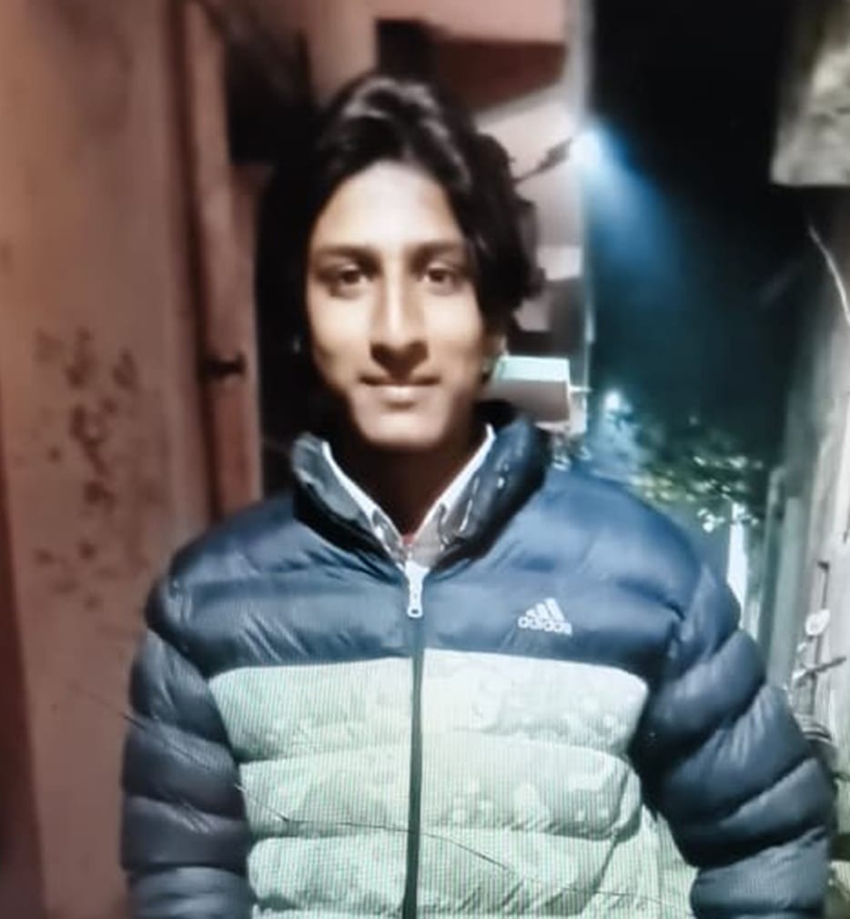 Teenager drowned while trying to catch a coconut in the canal