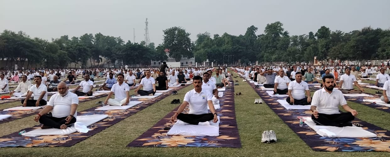 Two thousand people struck a balance between strength and peace by performing Surya Namaskar at the Police Lines.