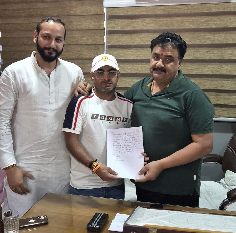 Nagpal handed over documents to Deputy Speaker Dr. Krishan Middha.