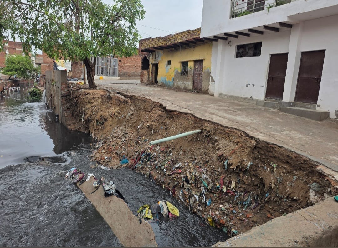 Erosion caused by broken drain walls; 100 houses on the verge of collapse.