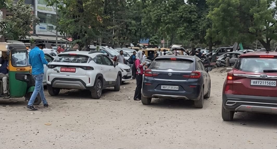 Parking vehicles on the slip road at BK Chowk causes traffic jams.