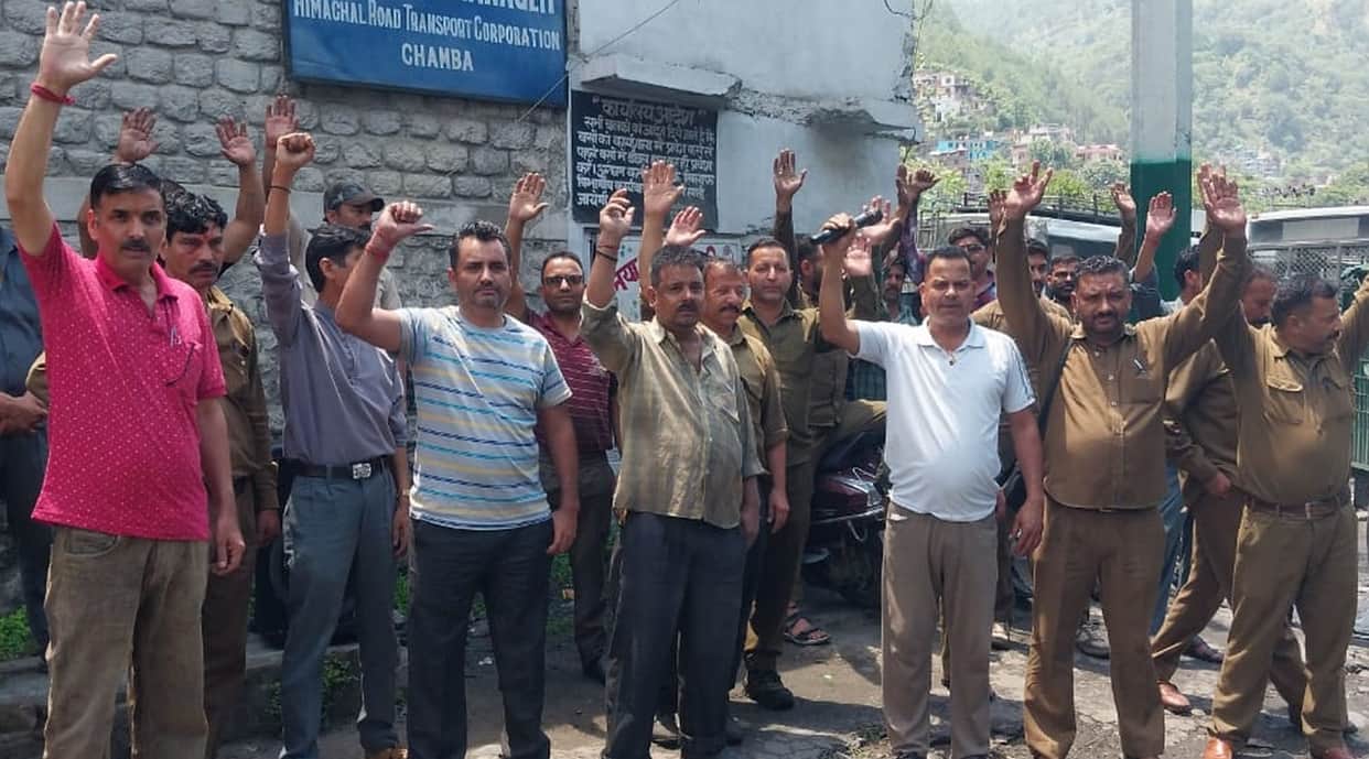 Employees remain adamant; fears of 200 routes coming to a halt.