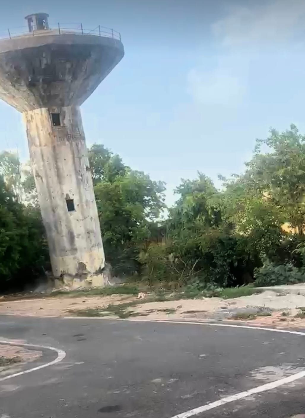 The dilapidated water tank of the Cantonment Hospital was demolished; the tank, which had been a danger for years, was removed.