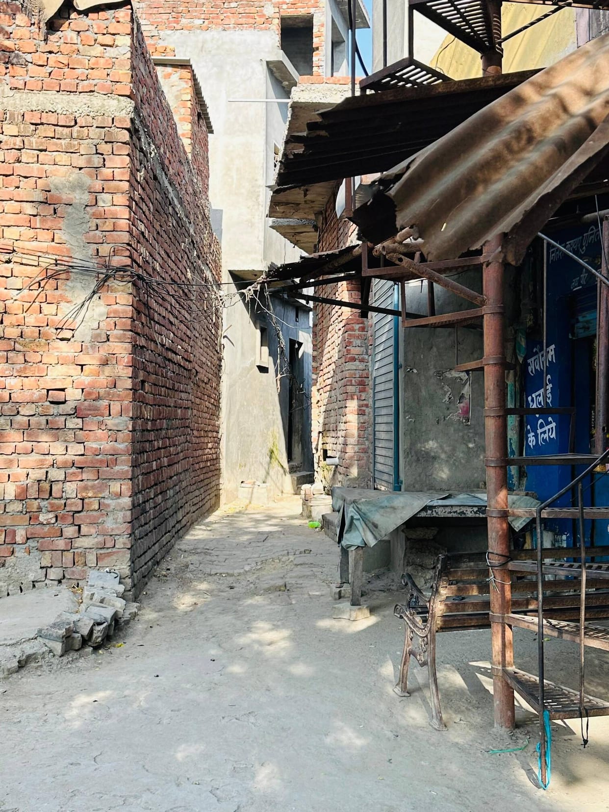 Narrow lanes ahead, palatial mansions behind