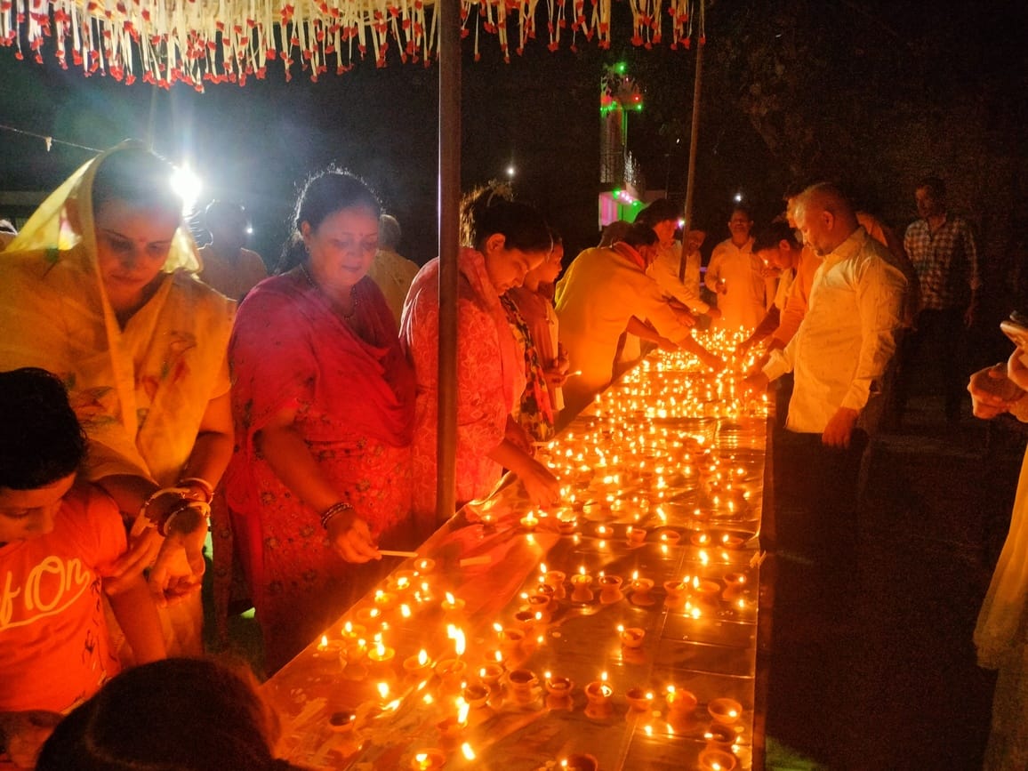 The 'Jyoti Kalash Yatra' was sent off after lighting lamps.