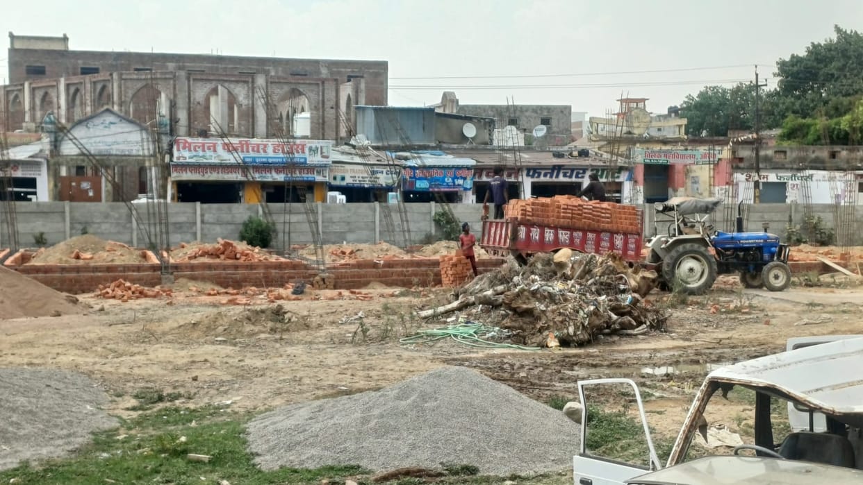 The municipality has initiated the construction of a shopping complex on the reclaimed, prime land.