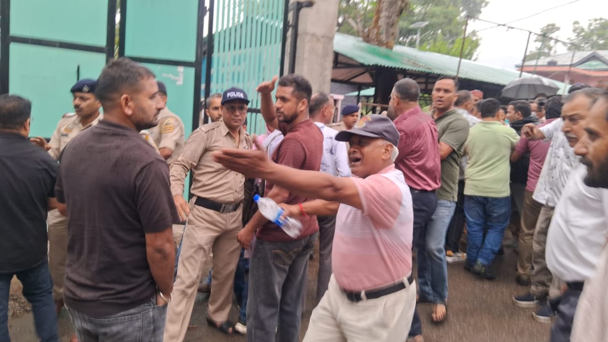 BJP and Congress workers clash during BDC elections.