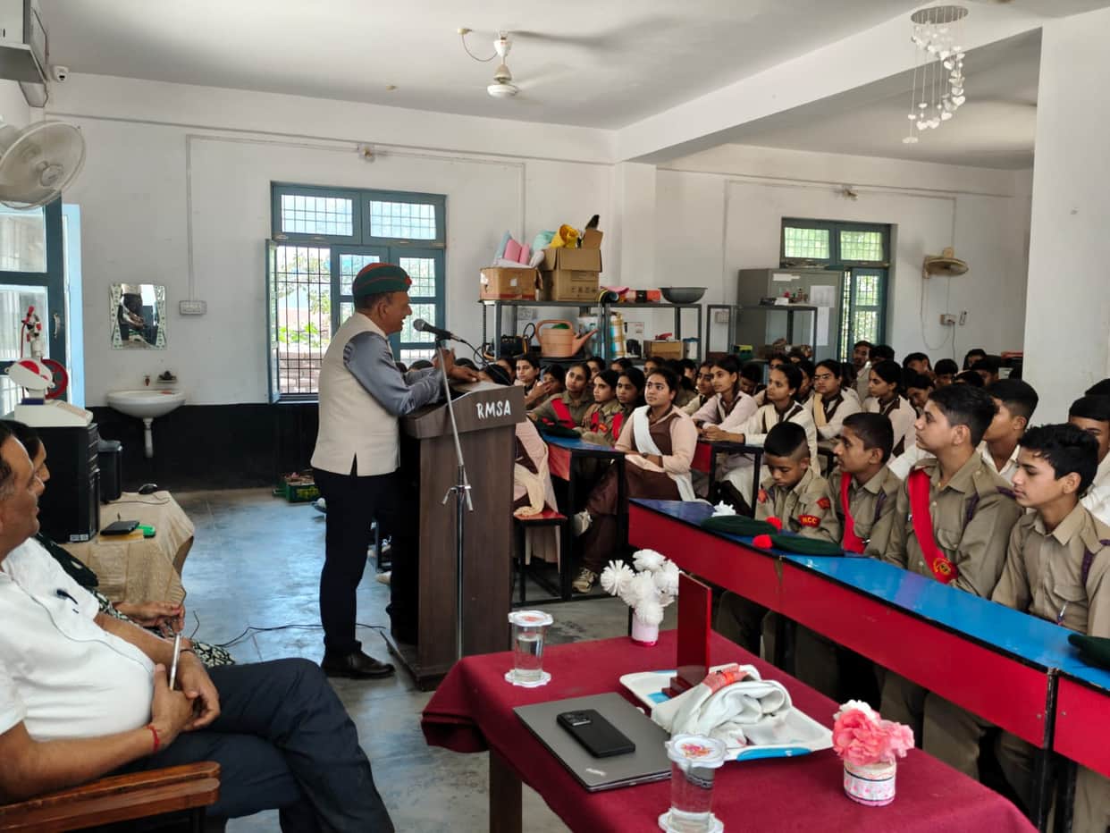 Param Vir Chakra awardee Sanjay Kumar felicitated in Geharwin.
