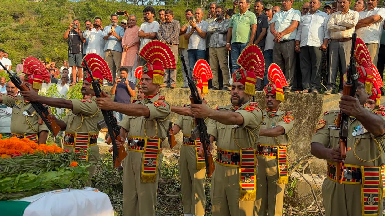 Last rites of Deputy Commandant Shekhar Thakur with military honors.