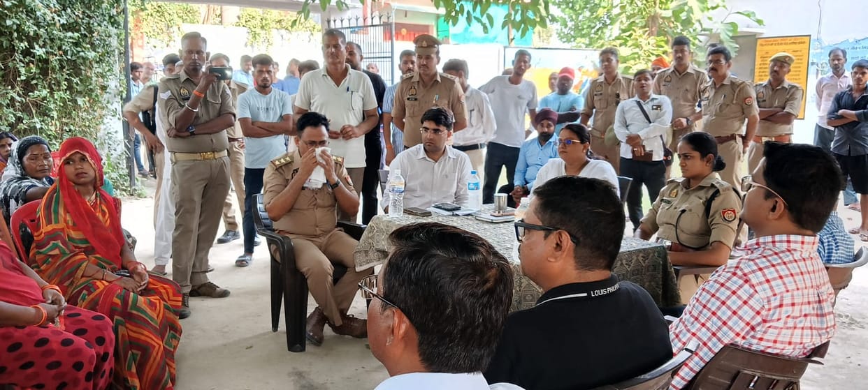 Women adamant on demand to remove liquor shops; talks with administration fail.