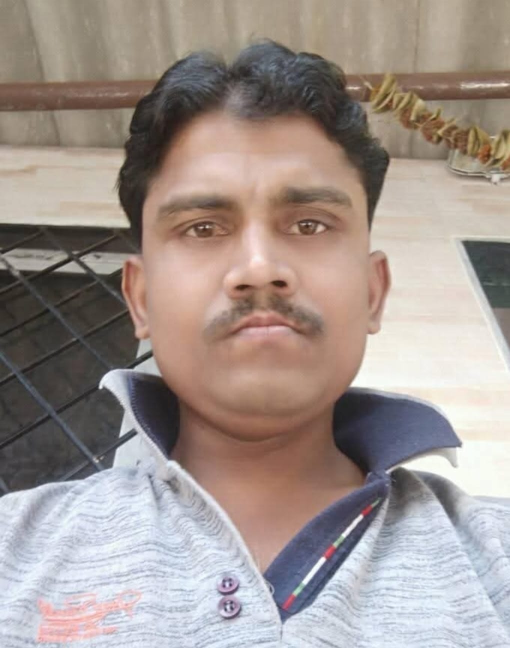 Laborer from Khanpur engaged in road construction dies in Jaunpur.