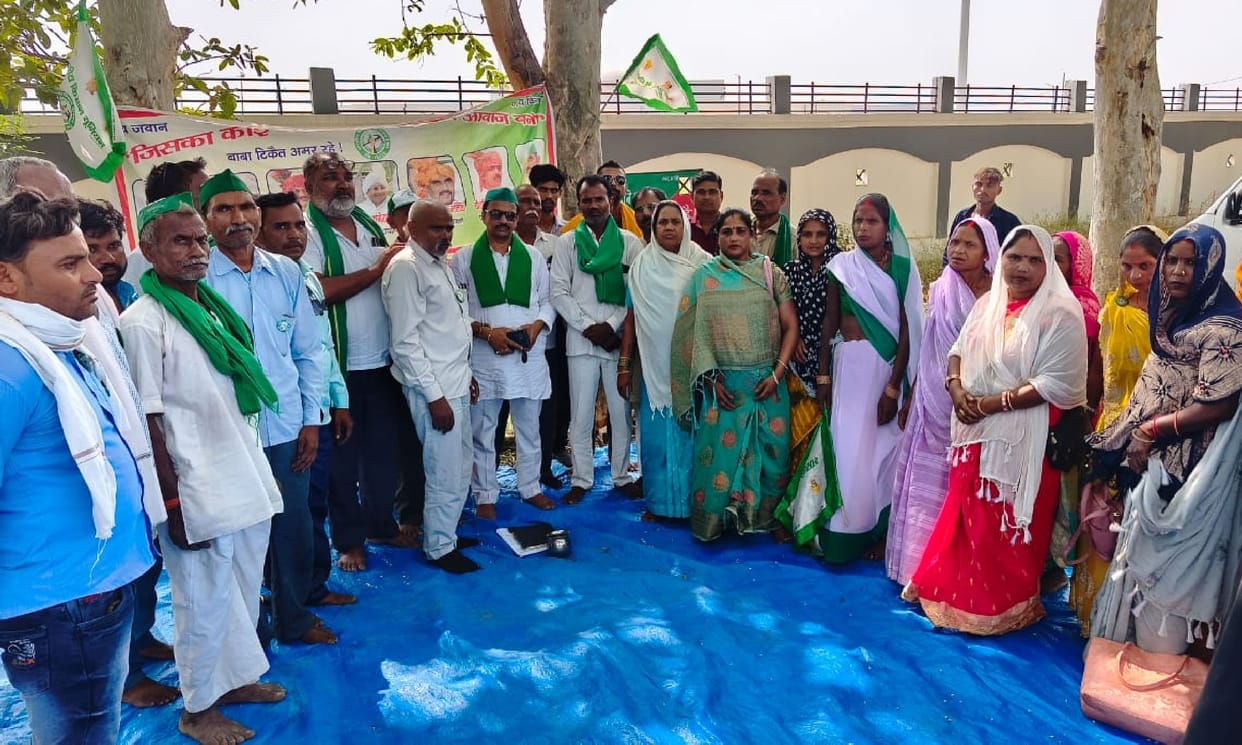 Farmers staged a protest at the Collectorate.
