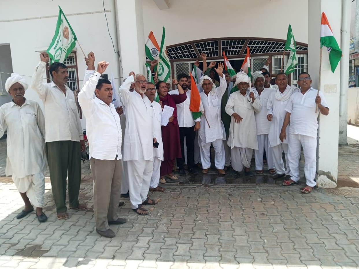 BKU took out a march to protest against the privatization of electric tubewells.