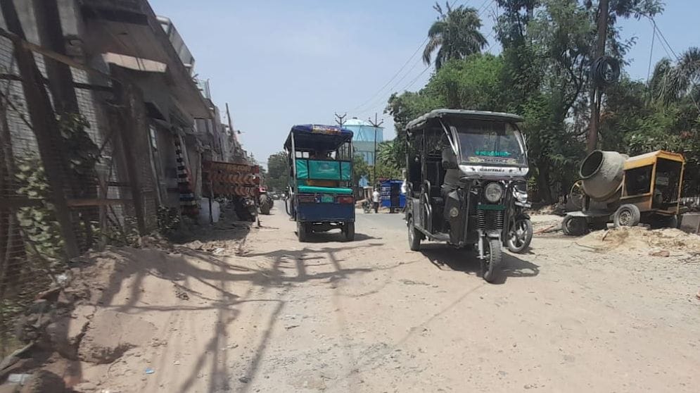 Traffic snarled by potholes; risk of accidents at 41 locations across the city.