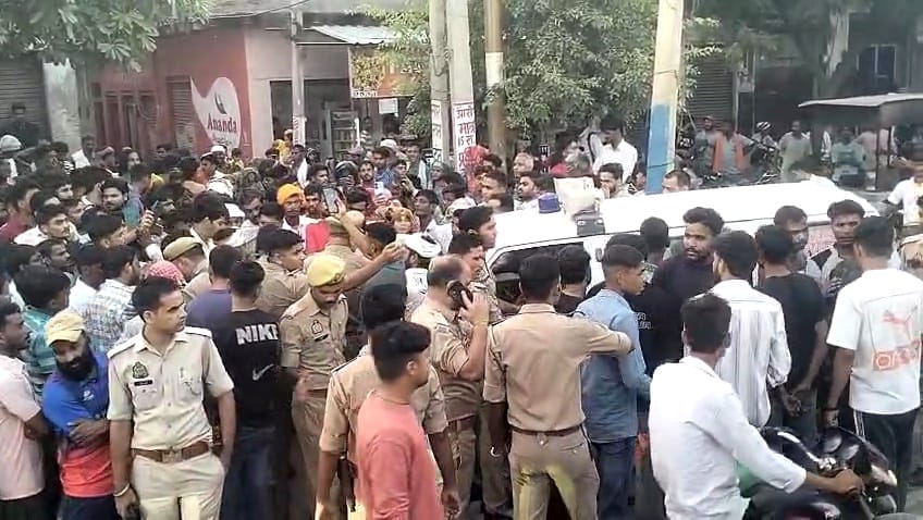Relatives, enraged by a woman's death, staged a road blockade.