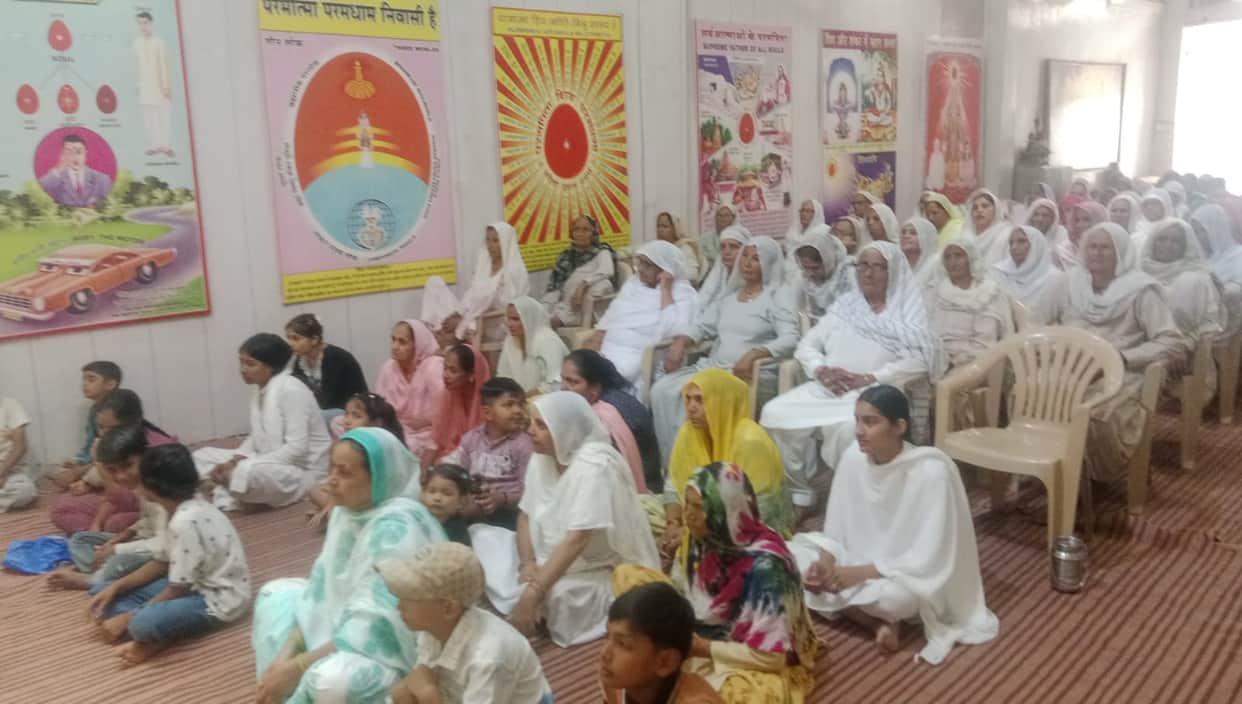 Devotees commemorated life's ideals on Mamma Diwas.