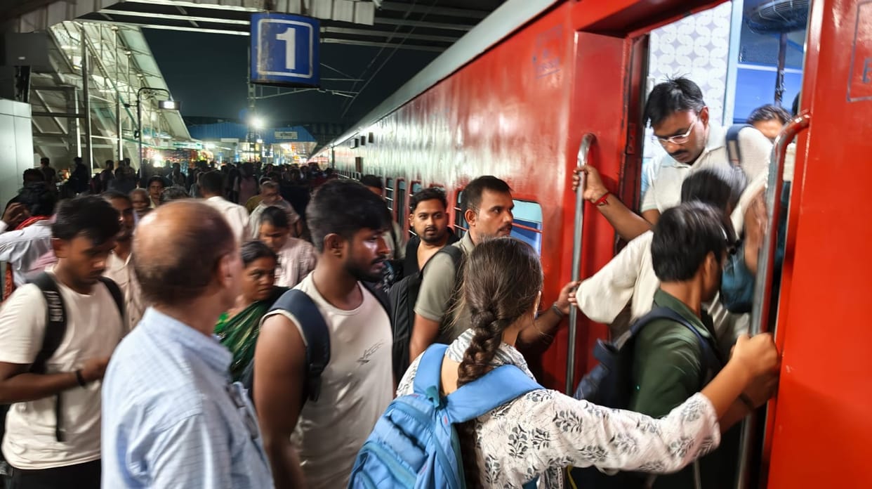 Anand Vihar-Ballia Weekly Special Train Discontinued