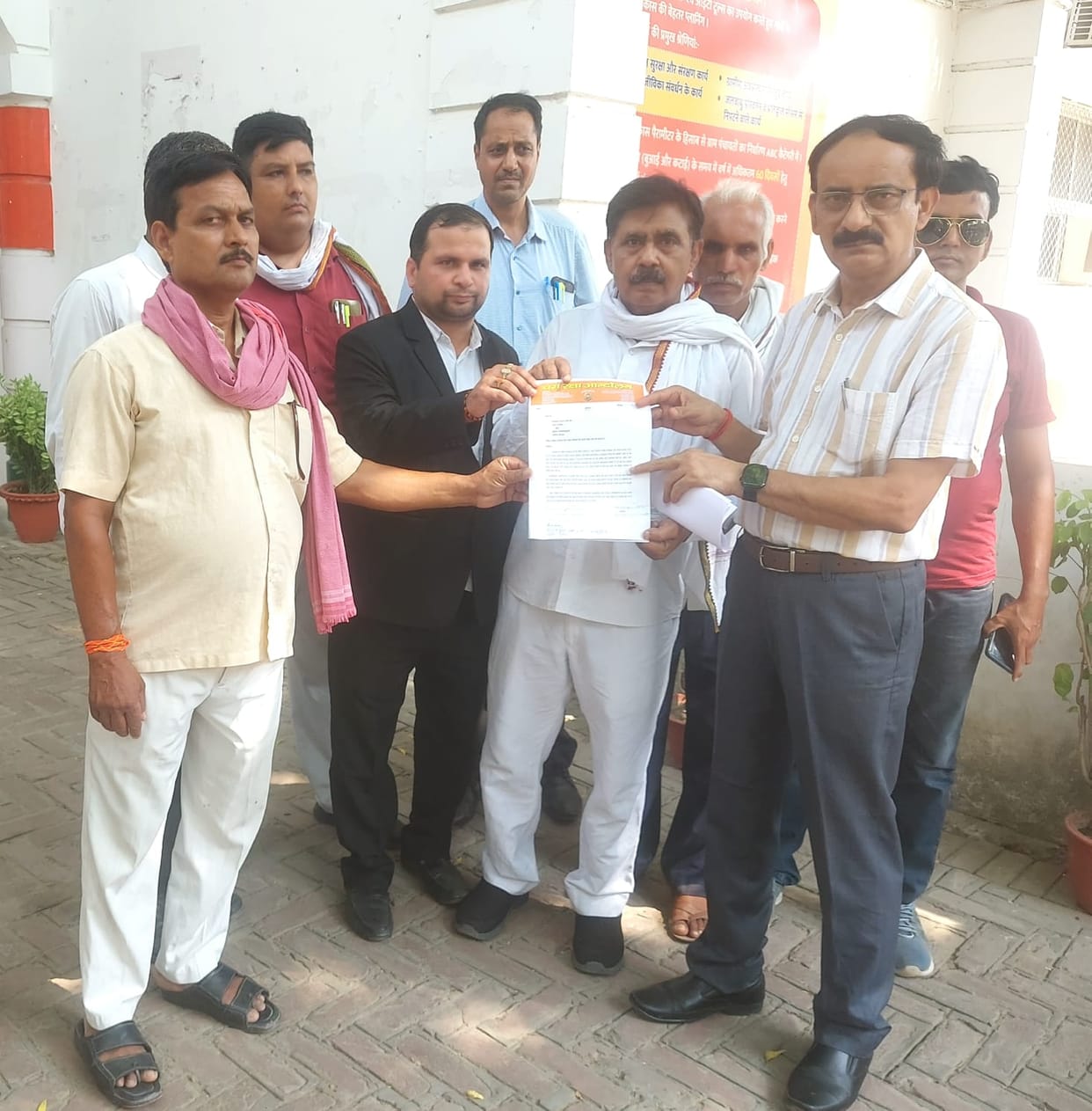 Demand for investigation into the Bharat Tiwari encounter; memorandum submitted.
