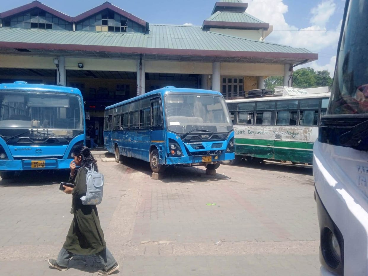 10 buses grounded at Sundernagar depot due to a shortage of tires.