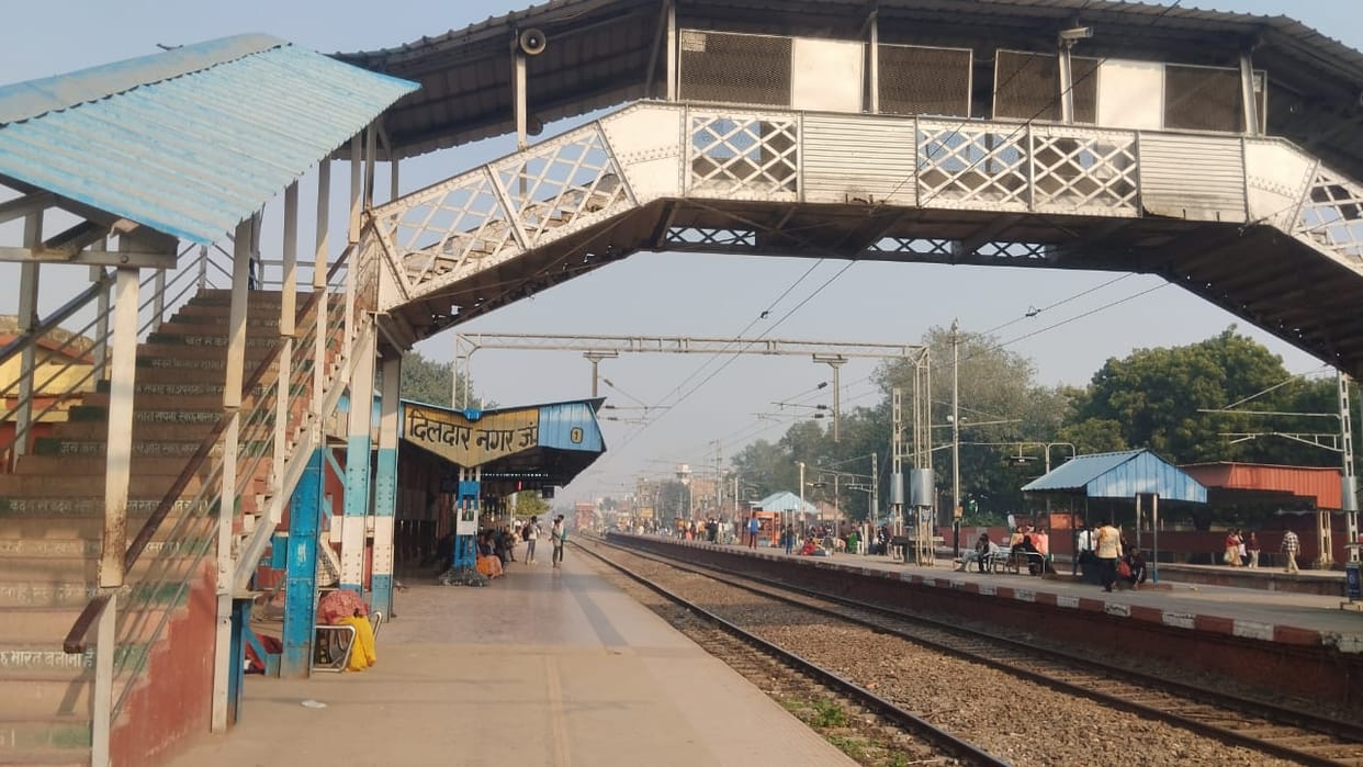 Five platforms at the junction, but no toilets on any of them.