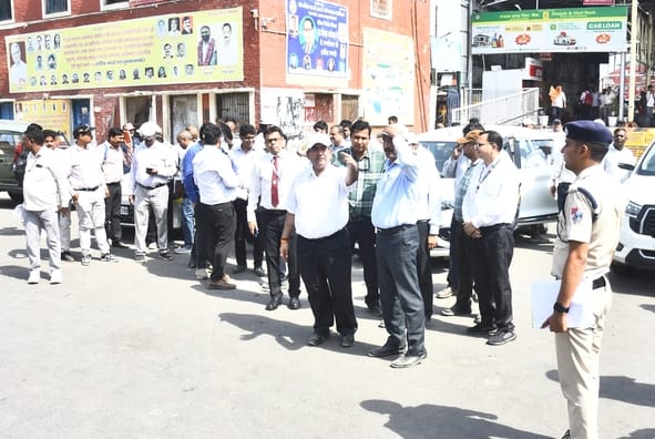 GM inspects Lucknow-Barabanki rail section, directs for expediting station construction