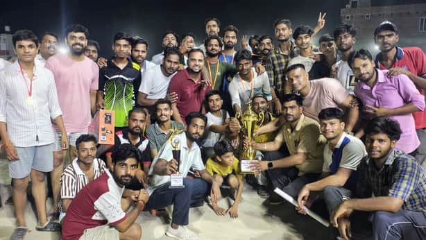 Fardhan Bazaar team became the night cricket champion