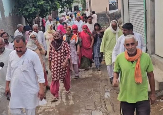 Residents of Wards 13 and 14 expressed resentment over the lack of development work.