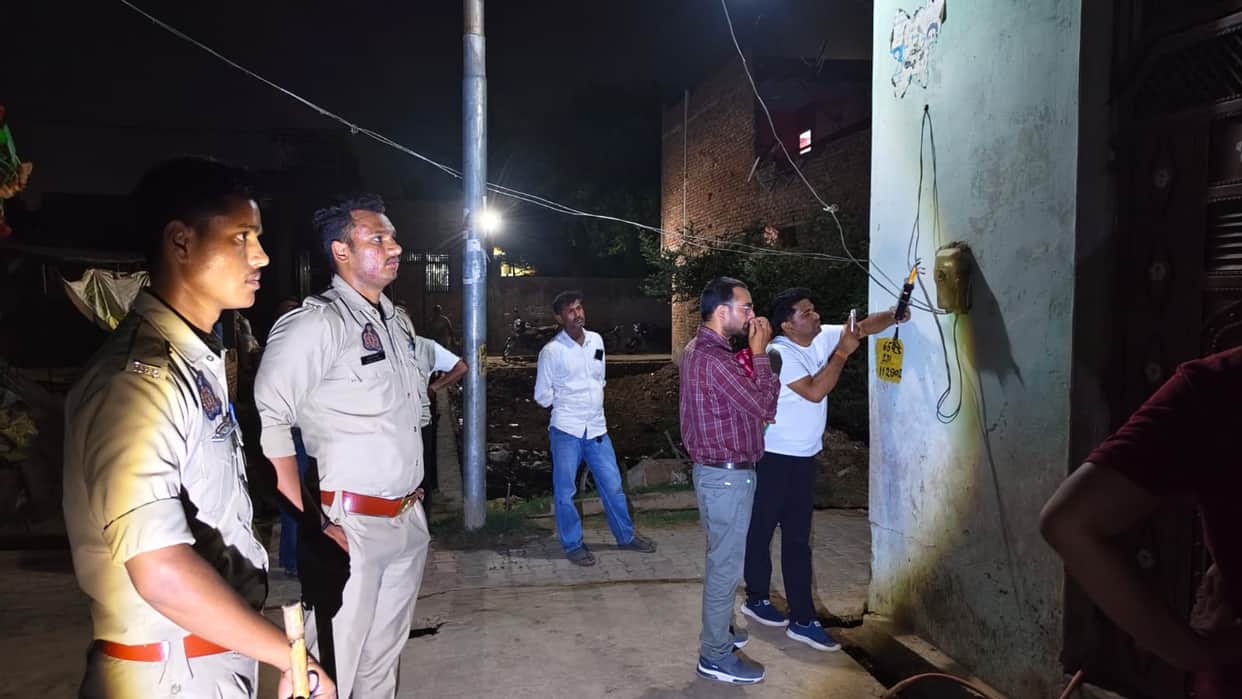 Midnight inspection: Electricity theft detected in four houses.
