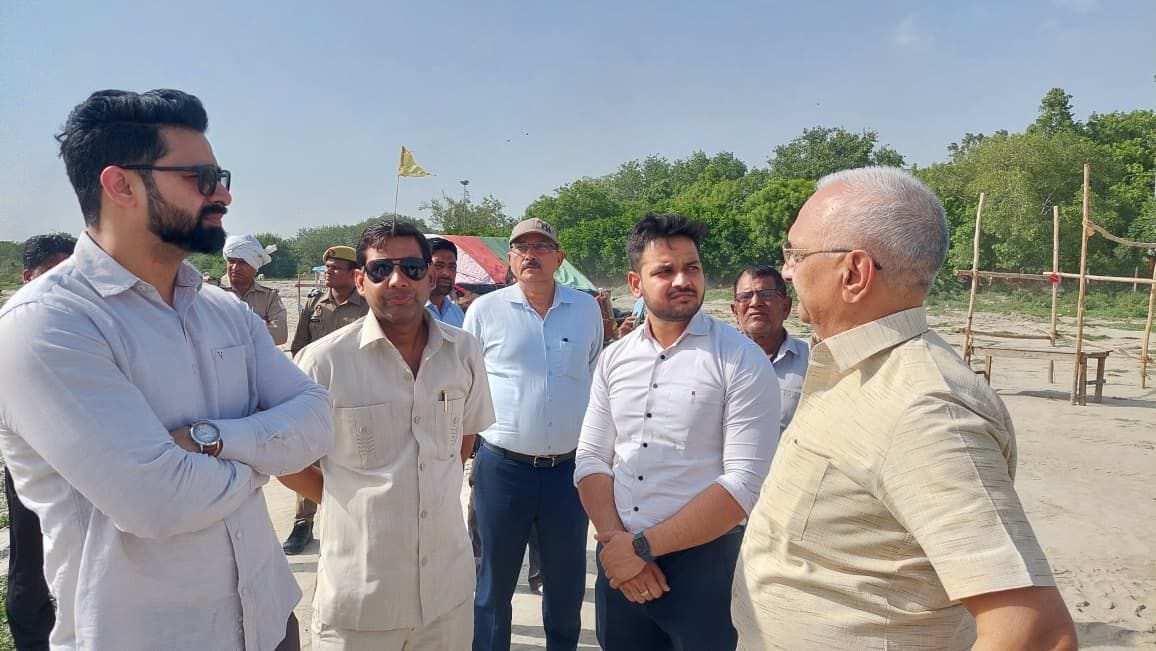 Mayor and Municipal Commissioner Inspect the Ghats