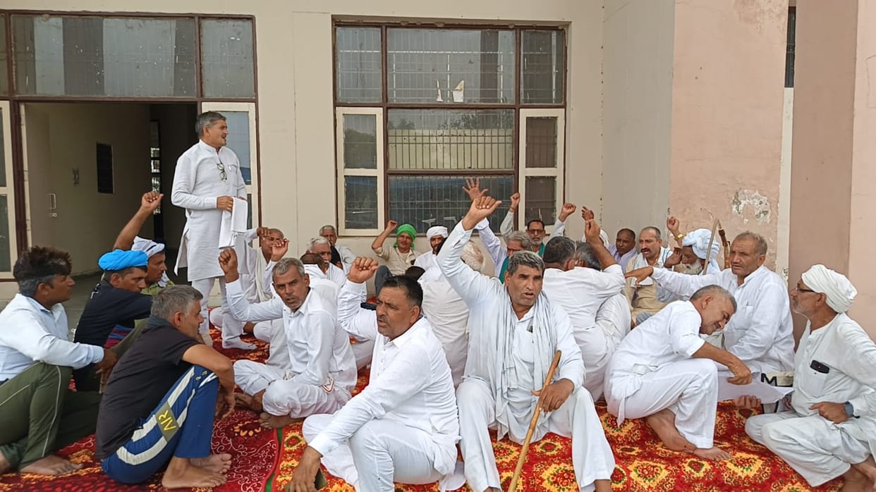Bhakiyu staged a sit-in at the tehsil office to press for their demands, raising slogans against the government.