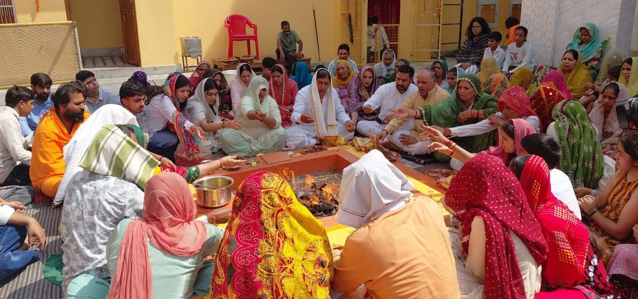 The consecration of the Shiva family at the Lakshmi Narayan Temple in Karsindhu, with chants of Har Har Mahadev resonating.