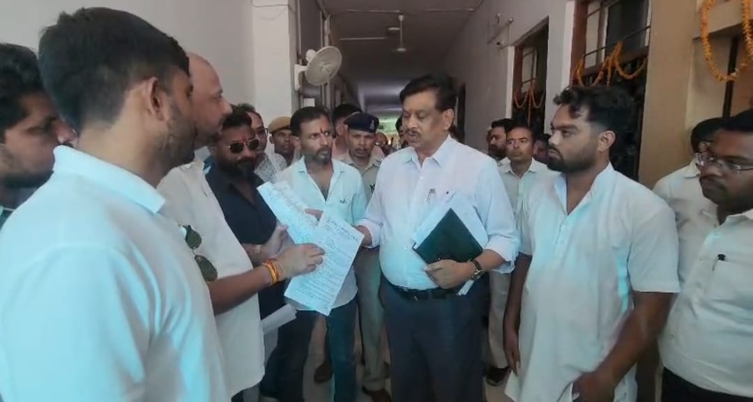 Youth Congress protested against shortage of diesel and fertilizer submitted a memorandum to ADM in Rajnandgao