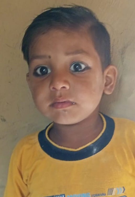 Innocent child dies after coming into contact with a live utility pole support wire; body placed in front of police station to stage a road blockade.