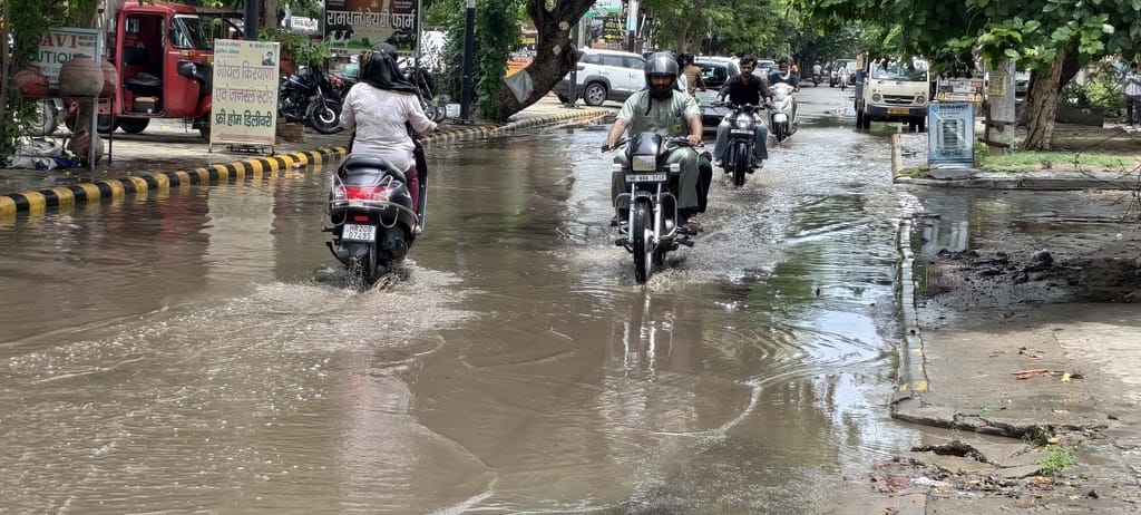 Rain in 7 districts of the state; yellow alert issued for today.