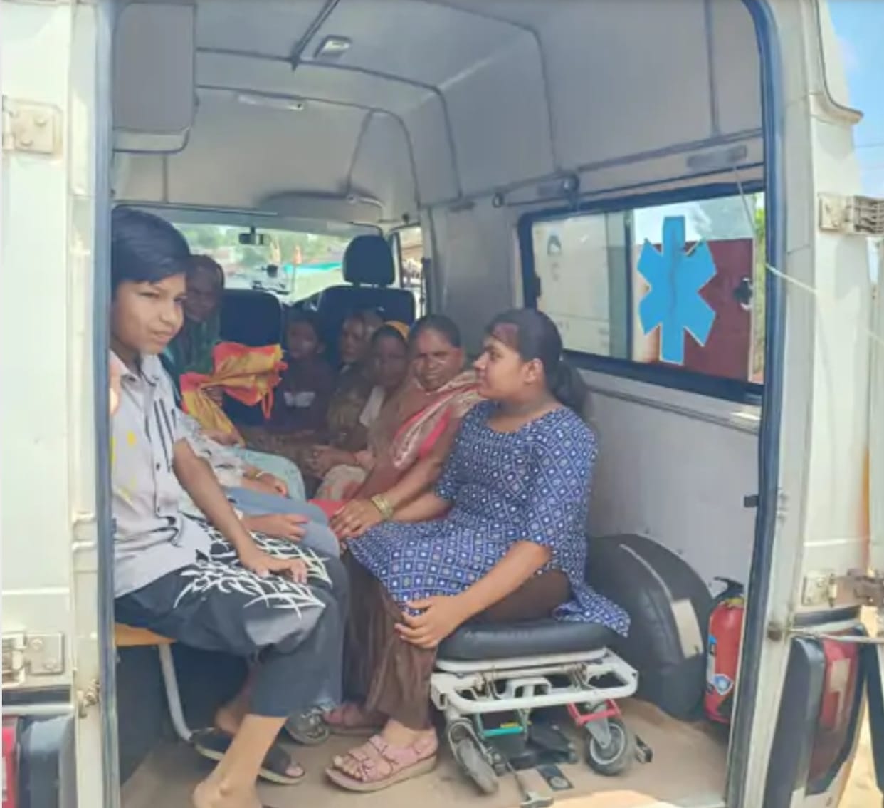 30 villagers deteriorated after drinking well water and bathing in Kishanpur, poison found from the well