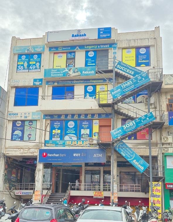 Fire safety standards inadequate in 85% of the district's commercial establishments; risk of a major accident.