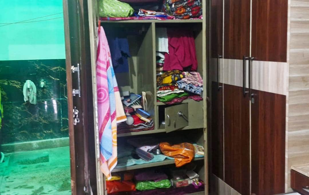 Theft of five lakhs from a house adjacent to the police station wall