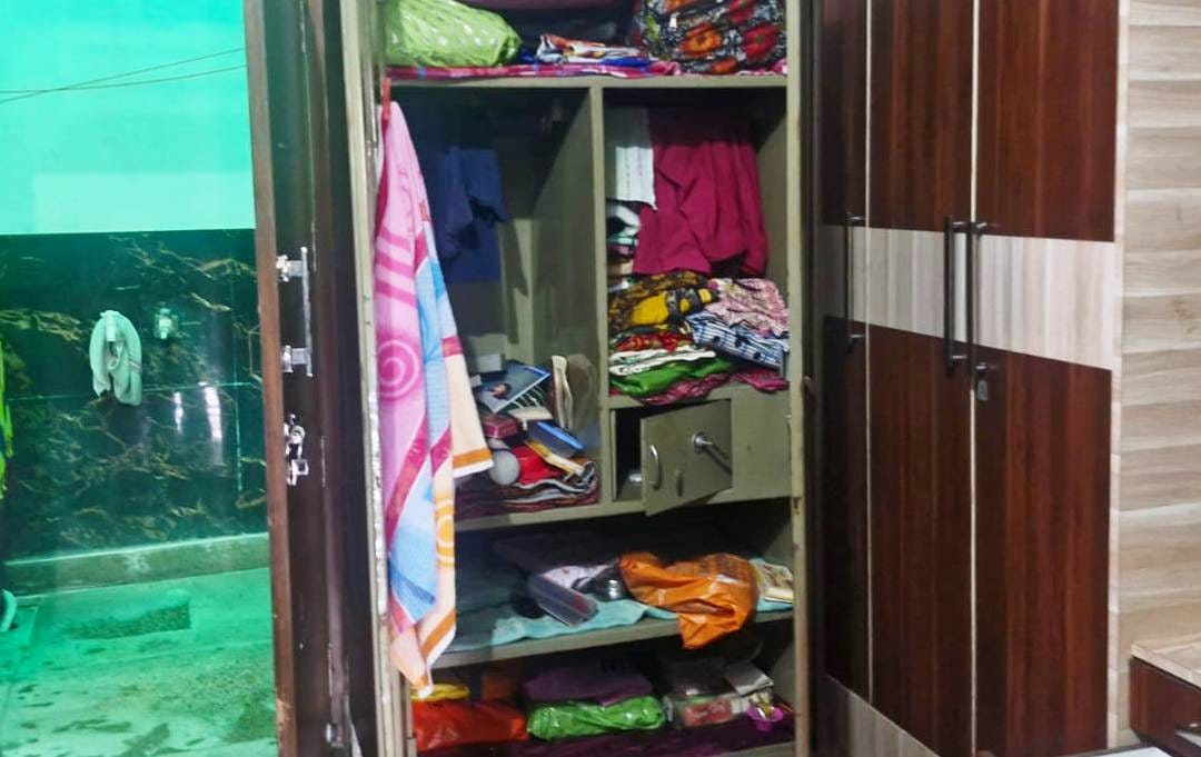Theft of five lakhs from a house adjacent to the police station wall