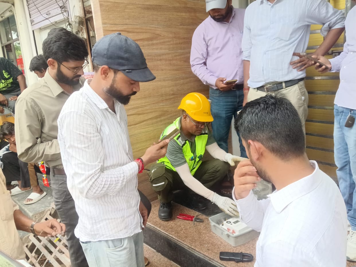 Use of domestic electricity connections in restaurants; electricity theft totaling 20 kW detected at four locations.