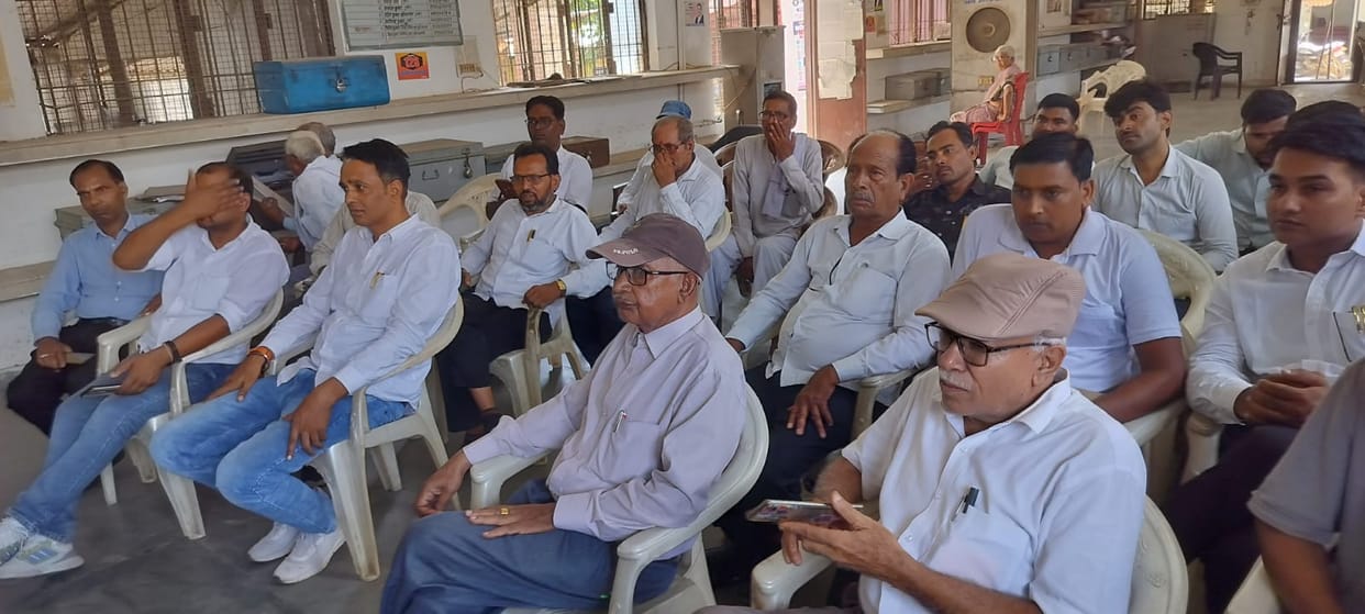 Silence observed for the victims of the Lucknow fire tragedy.