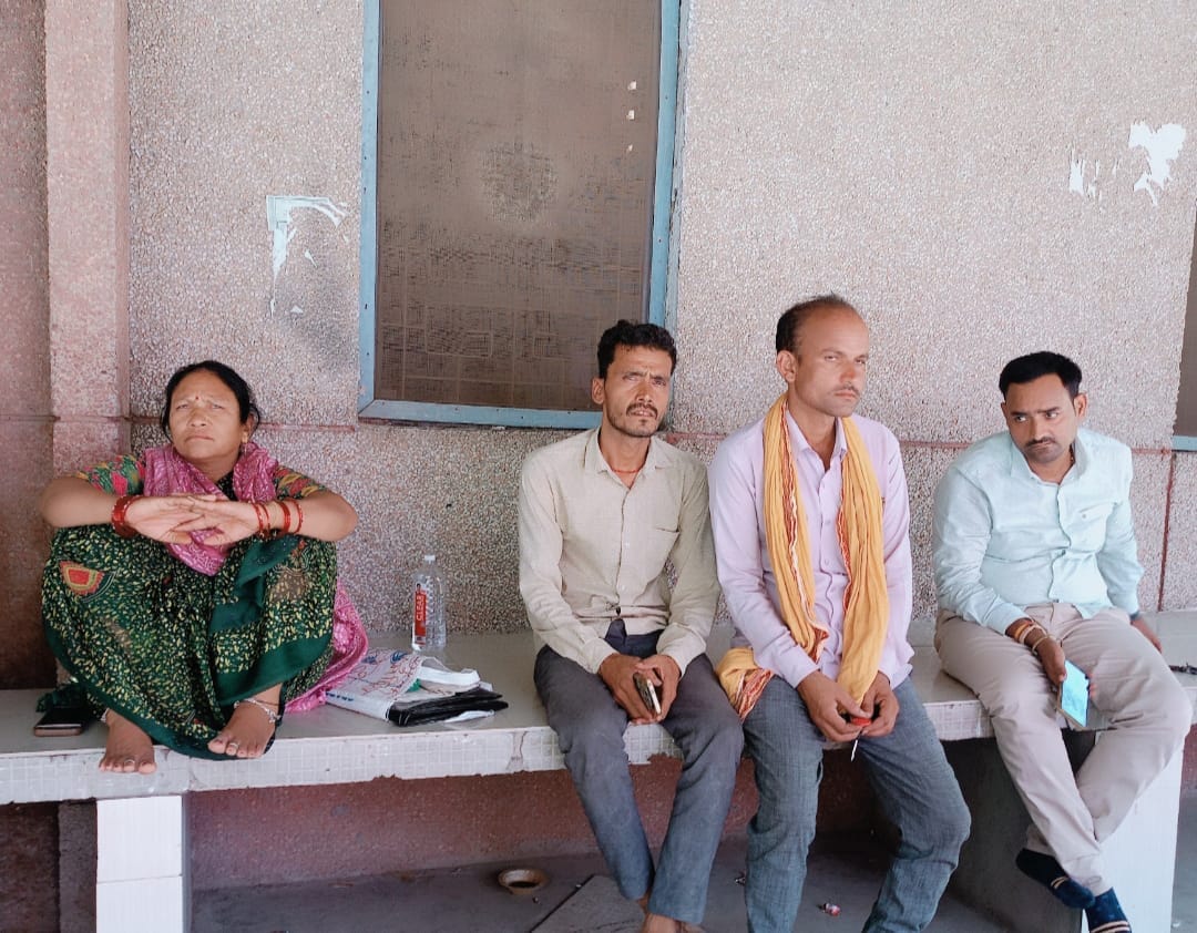 Farmer commits suicide by hanging himself in the tube well room