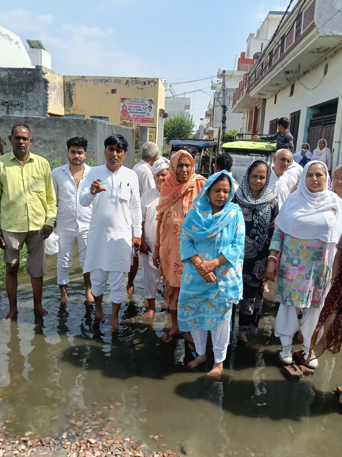 Sewers overflow in Mayur Vihar lanes; residents stage protest.